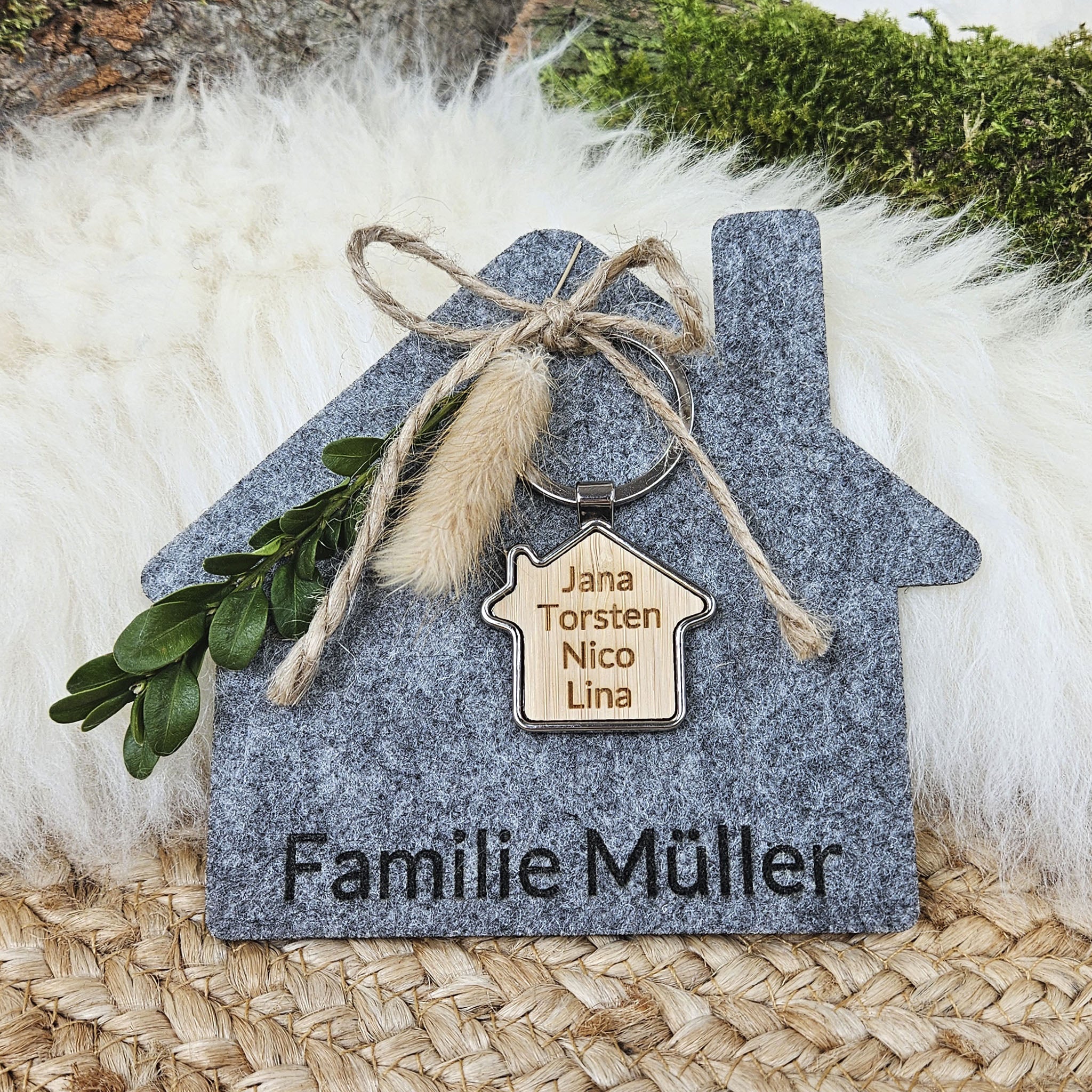 Personalisierter Schlüsselanhänger "Familie" Haus, Holz Schlüsselanhänger personalisiert in Hausform