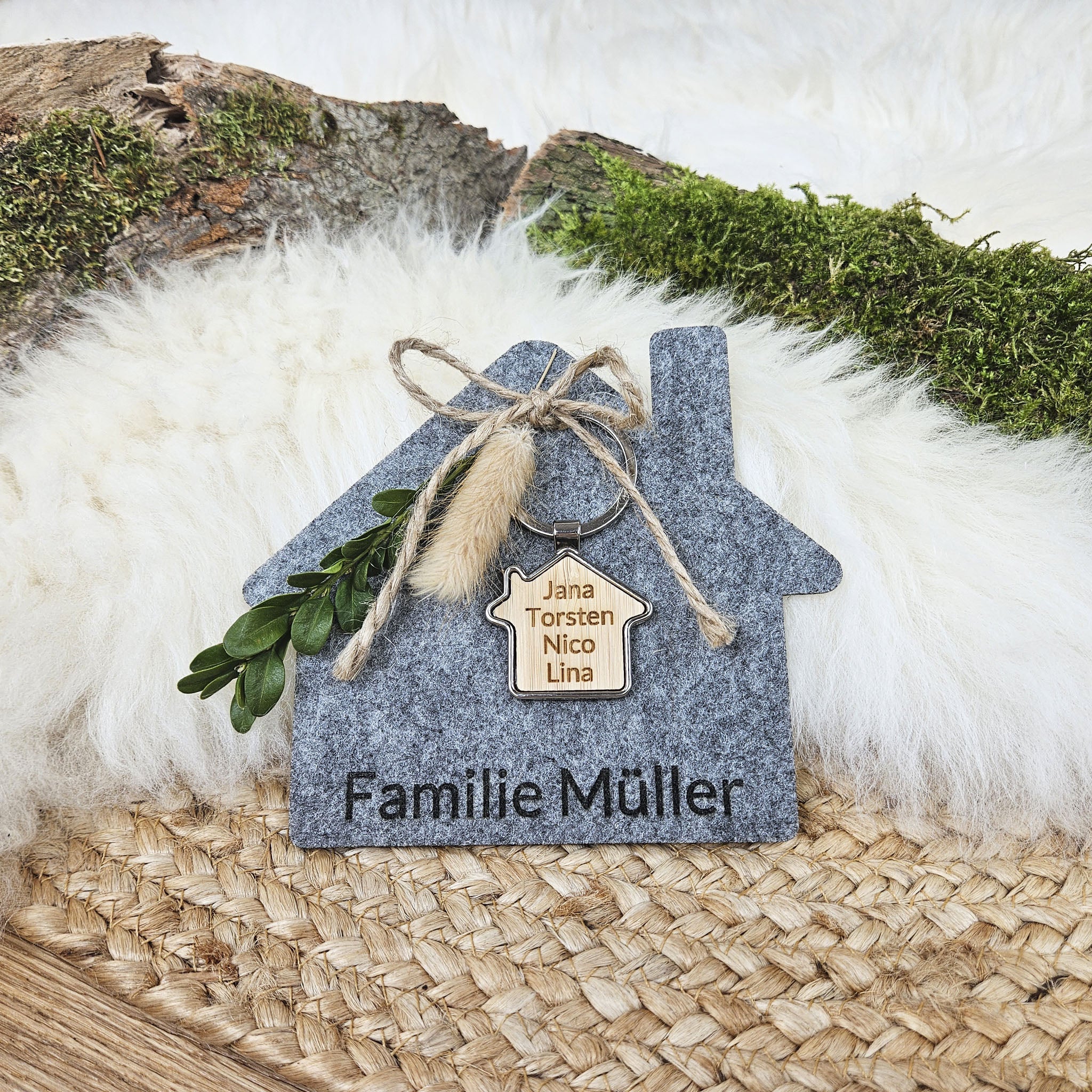Personalisierter Schlüsselanhänger "Familie" Haus, Holz Schlüsselanhänger personalisiert in Hausform