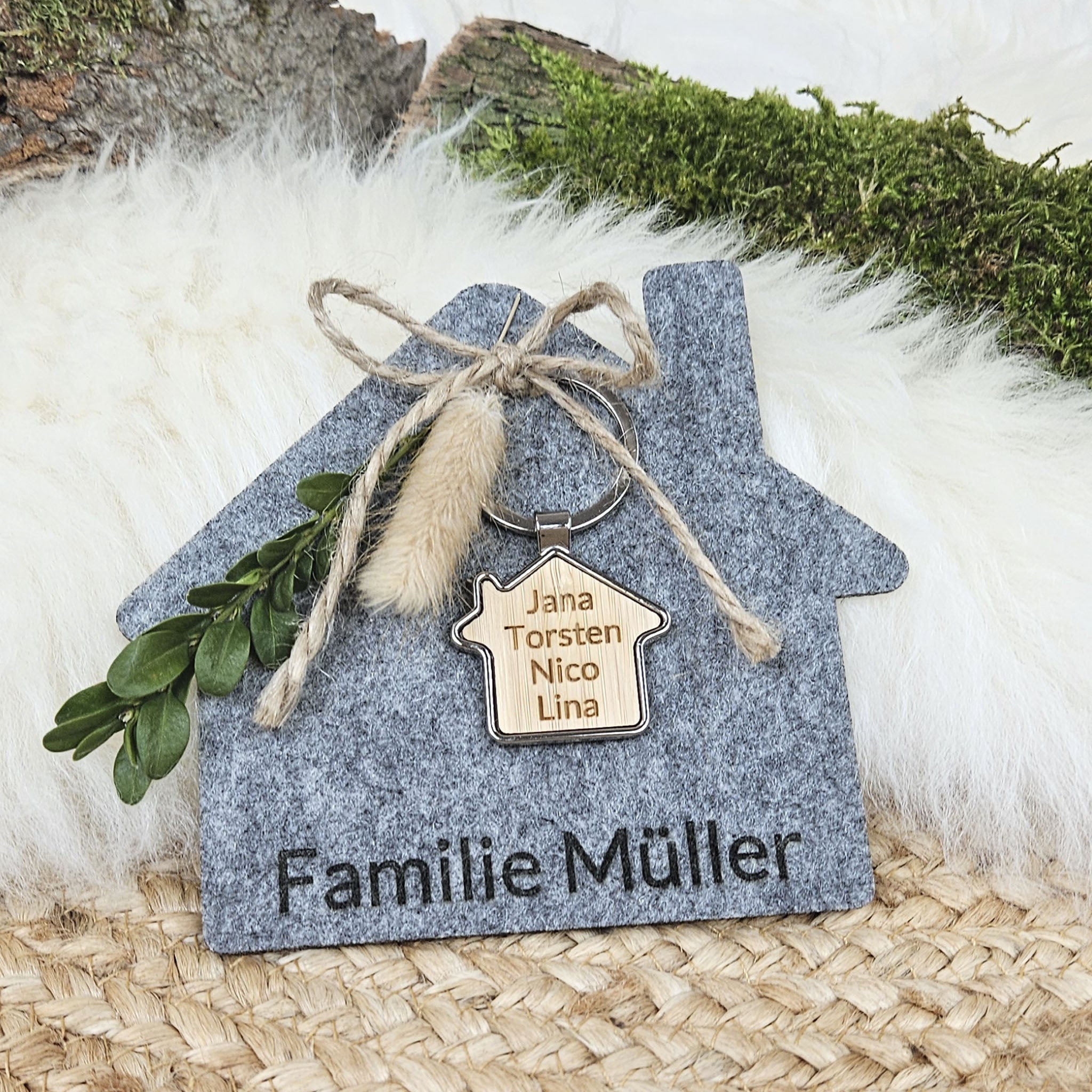 Personalisierter Schlüsselanhänger "Familie" Haus, Holz Schlüsselanhänger personalisiert in Hausform