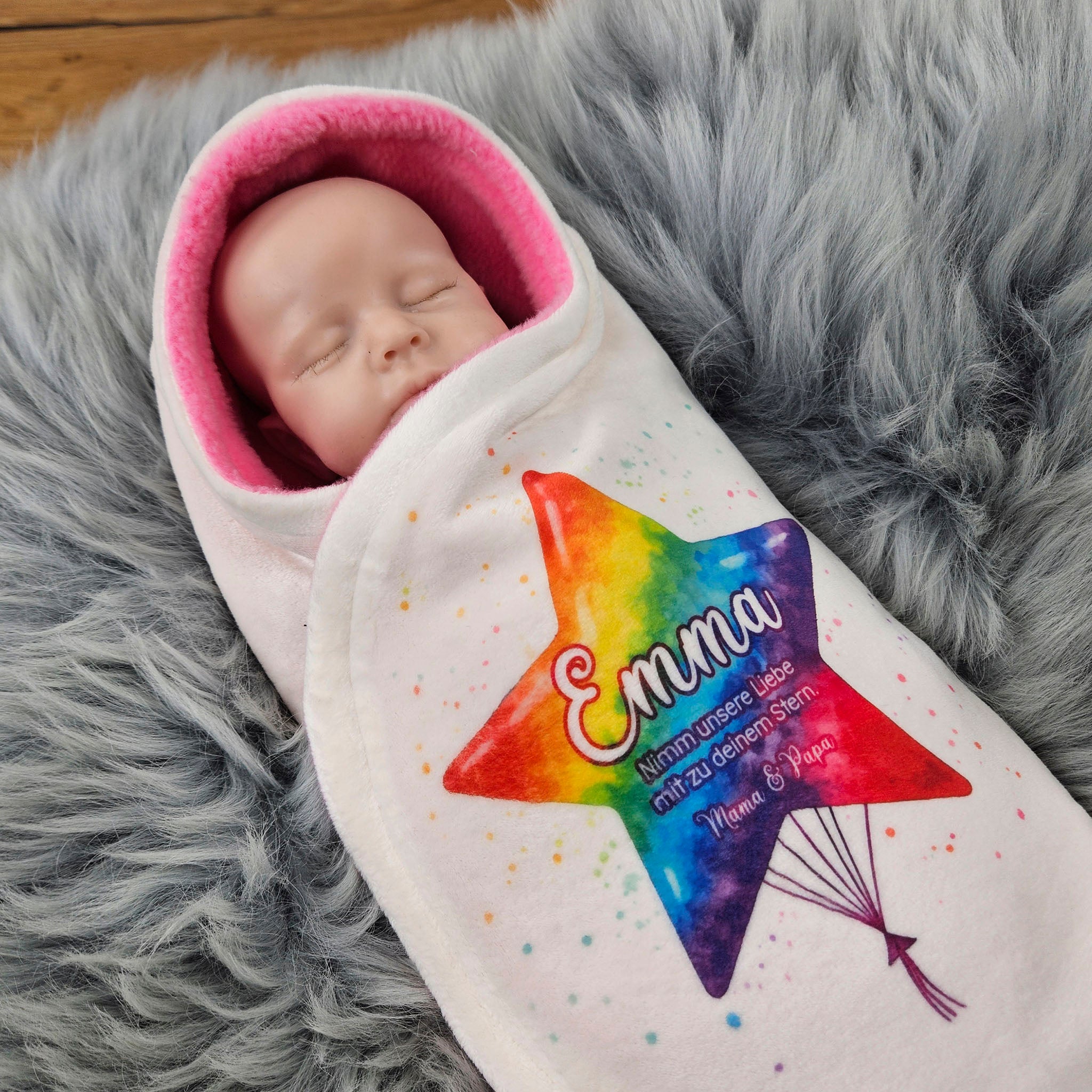 Personalisierte Sternenkind-Samt-Einschlagdecke "Regenbogenstern"