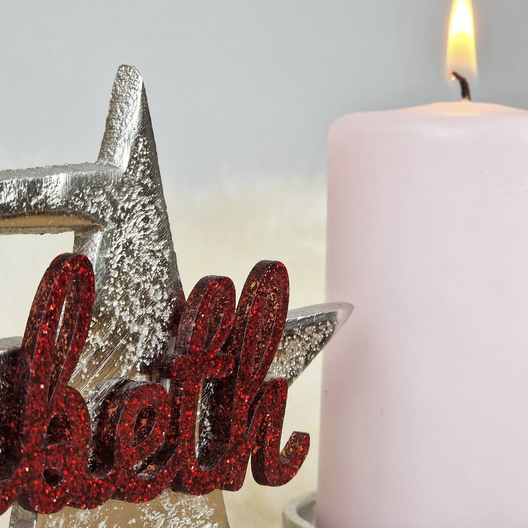 Personalisierter, großer Kerzenhalter "Sterne" mit roter Schrift, Kerzenständer Taufkerze, Kommunionkerze Trauerkerze Sternenkind