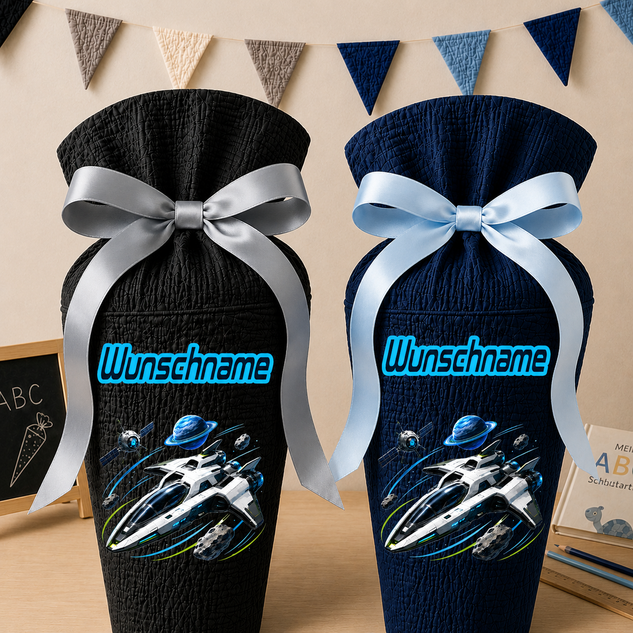 Schultüte Space / Weltraum / Raumschiff mit Wunschname, personalisierte Schultüte aus Stoff Musselin mit Name individualisierbar, 70cm (85-90cm), 20 Grundfarben wählbar