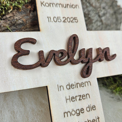 Personalisiertes Kreuz zu Taufe, Segnung - 3D Holzkreuz mit Namen (walnuss) &amp; Wunschspruch