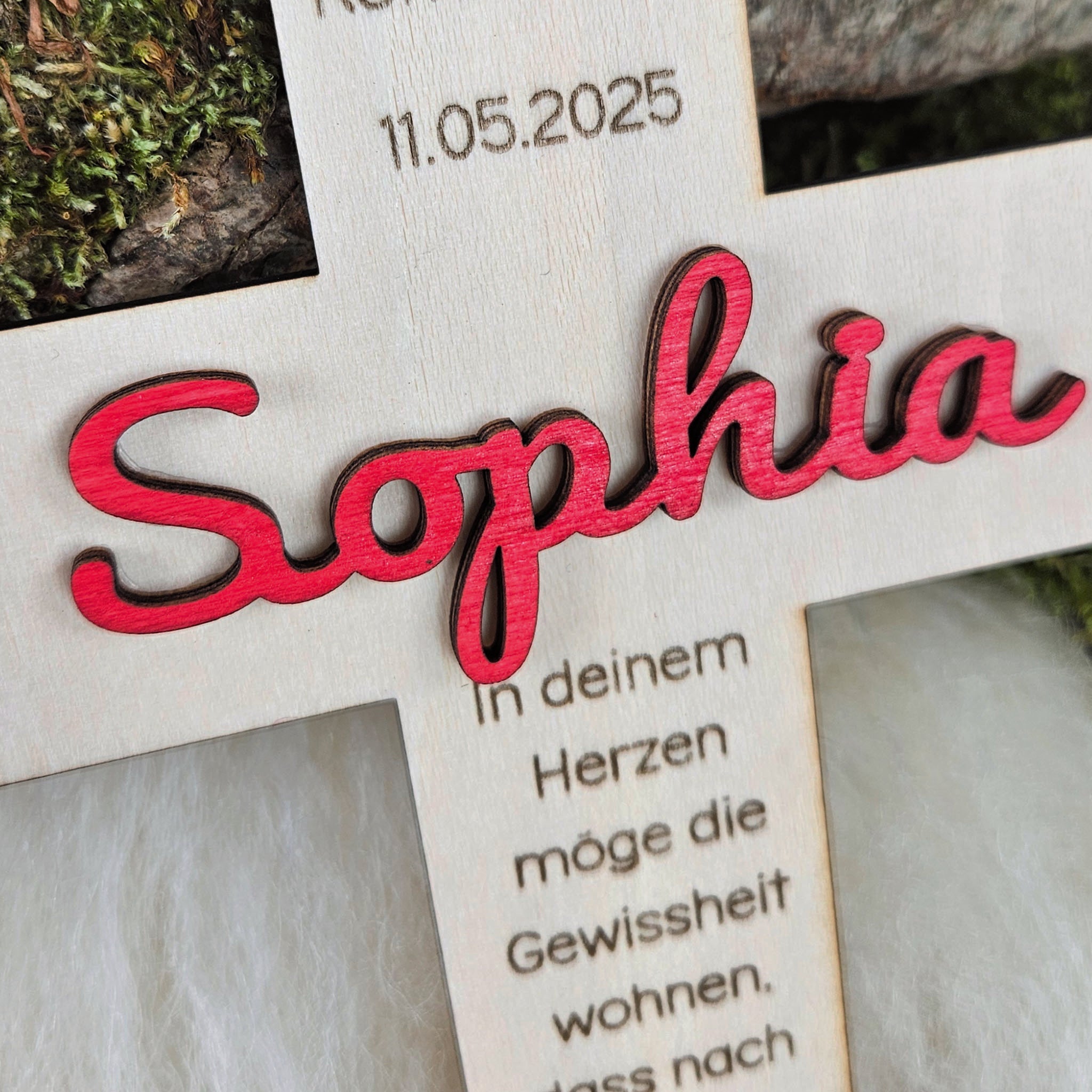 Personalisiertes Kreuz zu Taufe, Segnung - 3D Holzkreuz mit Namen (rot) &amp; Wunschspruch