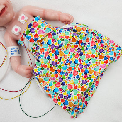 Adaptiver Frühchen Strampelsack/"Pucksack" Regenbogen Herzen