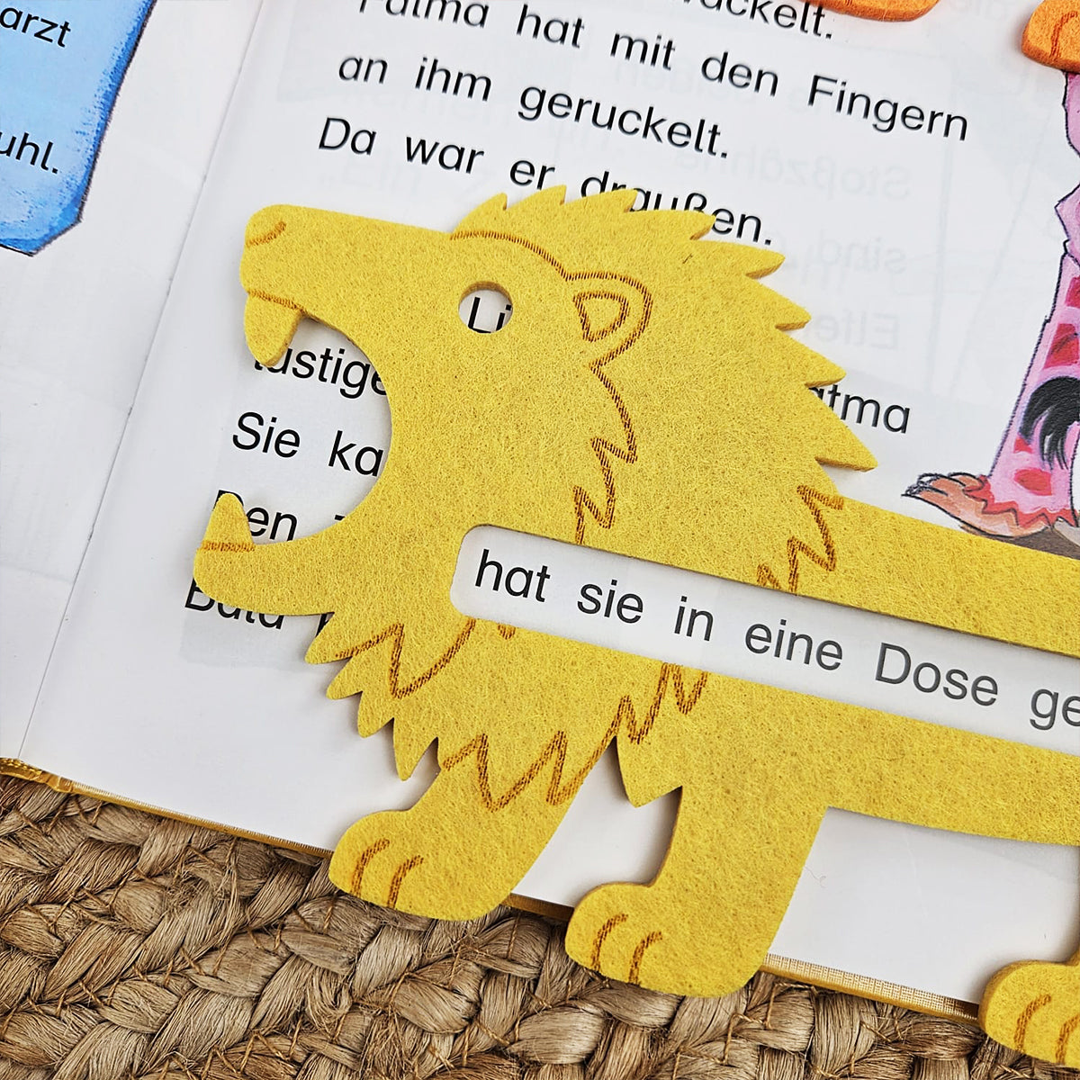 Große Lesehilfe Löwe, Leselöwe für Leseanfänger zum Schulstart, Lesepfeil Einschulung, Schultüte, Schulanfang Grundschule