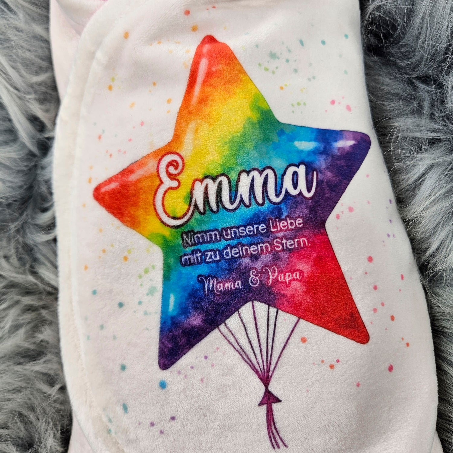 Personalisierte Sternenkind-Samt-Einschlagdecke "Regenbogenstern"