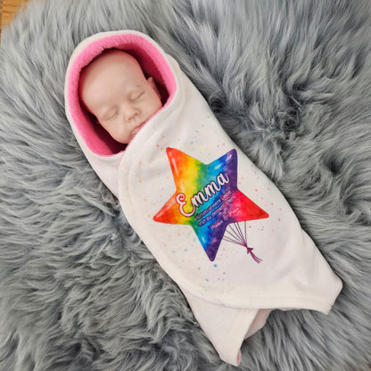 Personalisierte Sternenkind-Samt-Einschlagdecke "Regenbogenstern"