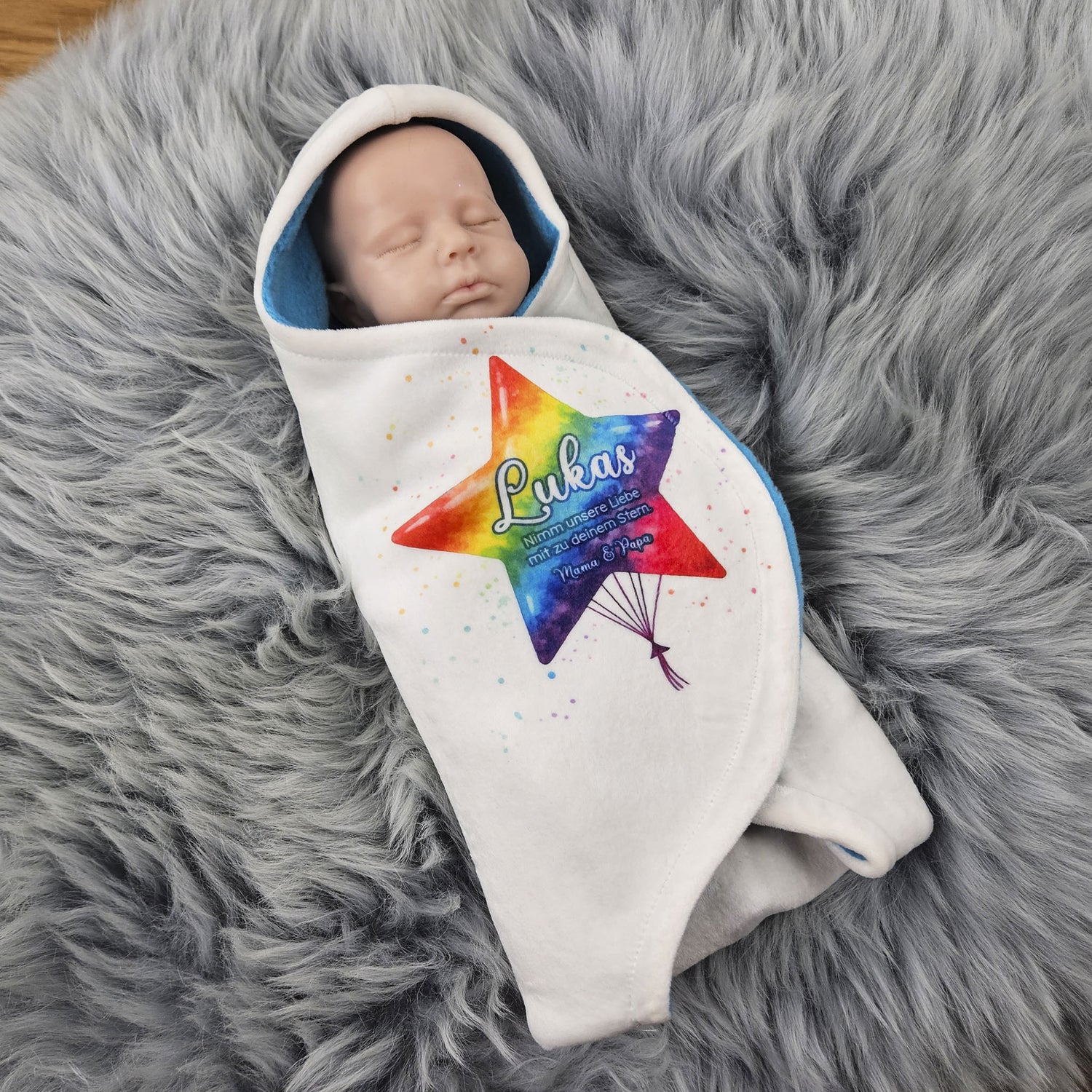 Personalisierte Sternenkind-Samt-Einschlagdecke "Regenbogenstern"
