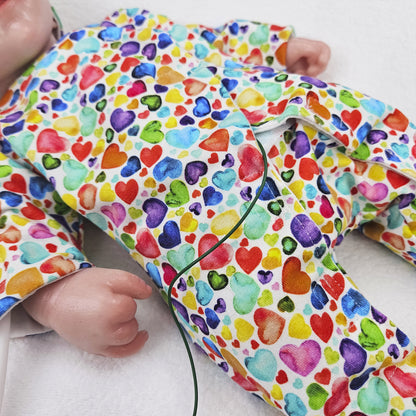 Adaptiver Frühchen Strampler "Regenbogen Herzen"