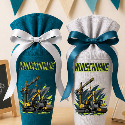 Schultüte Bagger Baustelle Kran mit Wunschname, personalisierte Schultüte aus Stoff Musselin mit Name individualisierbar, 70cm (85-90cm), 20 Grundfarben wählbar